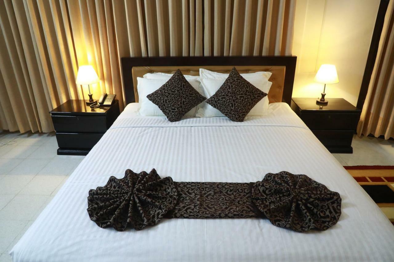 Hotel Suite Palace Дакка Экстерьер фото